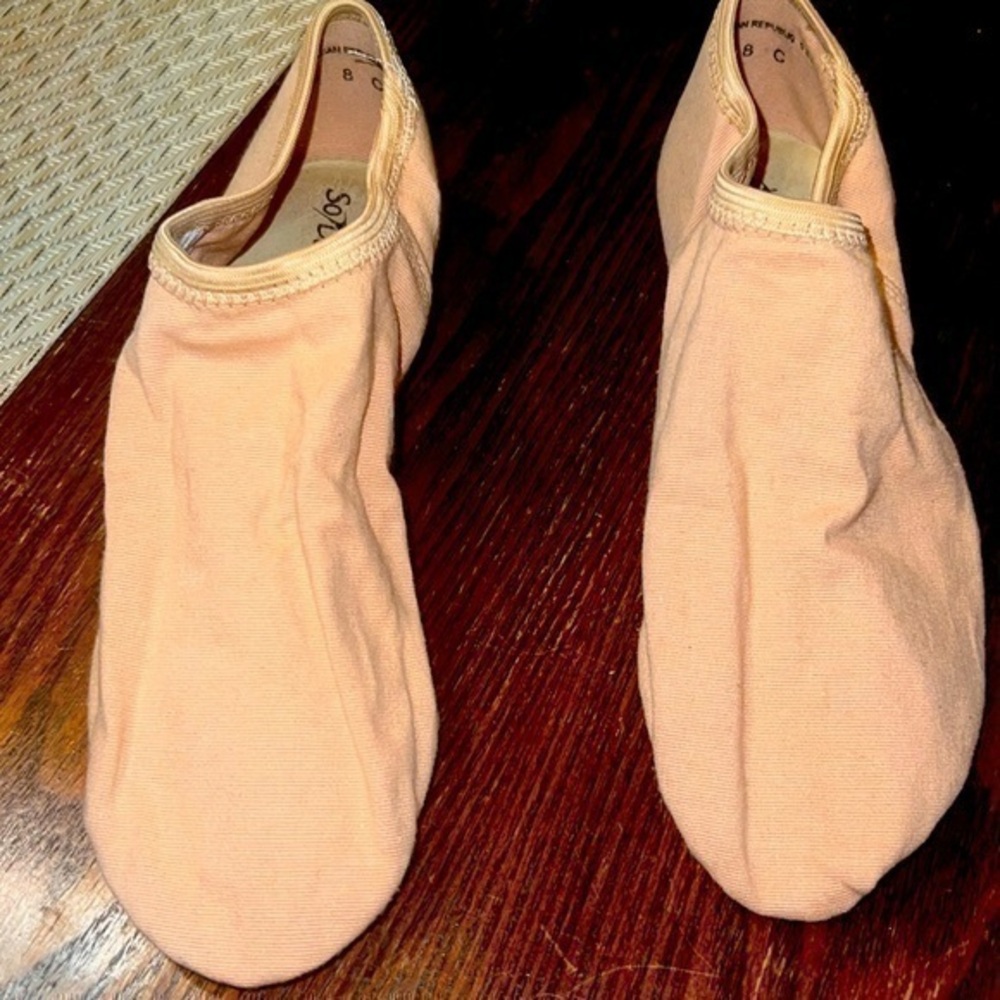 SoDANCA PEACH/pink ballerina soft shoes size 8 new , no tags